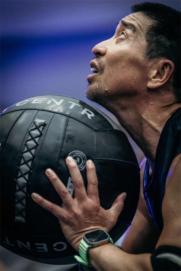 王千源HYROX单人赛挑战自己 这位运动“源”影帝也挺狠 (9).jpg