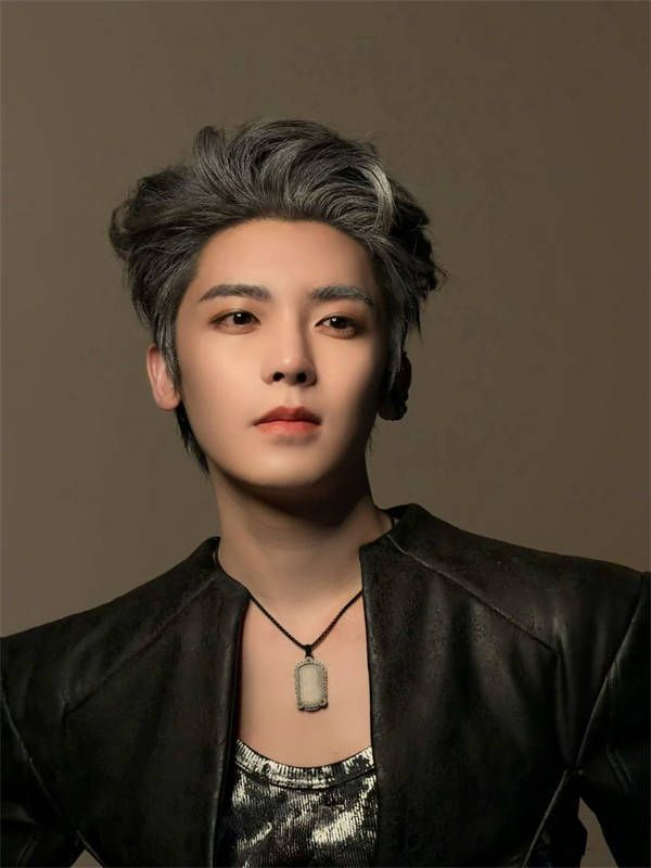 侯明昊《属于我们的.. (2).jpg