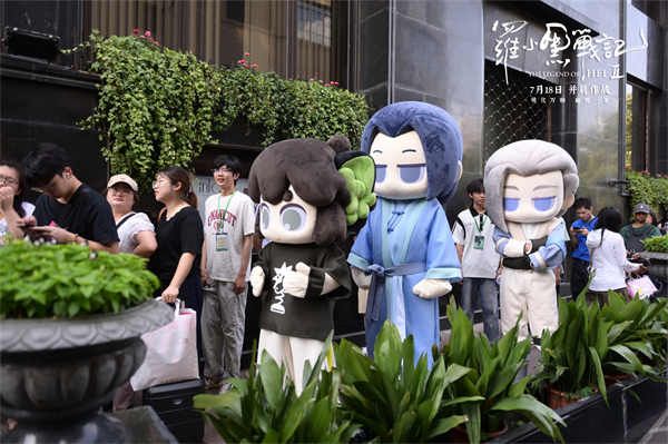 1.人偶排队买蝴蝶酥.jpg