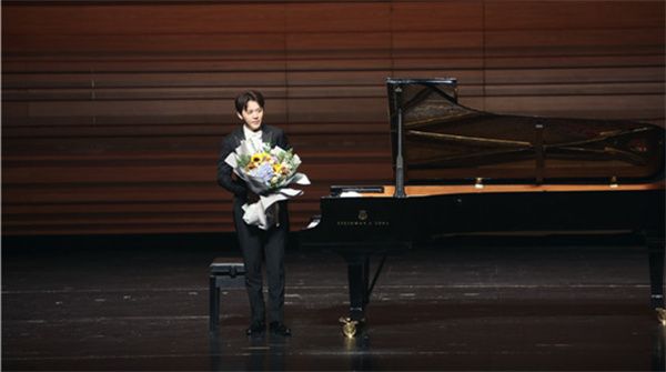 李云迪现身绍兴水乡 演奏诗般动人曲目