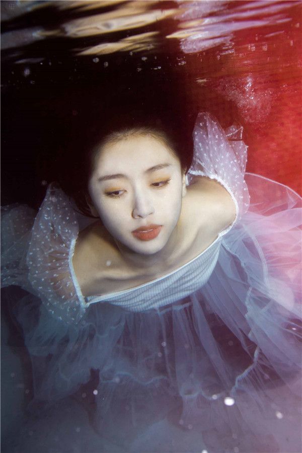 黑色海-钟芳菲4.jpg
