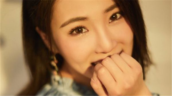 “全能少女”张可盈写真曝光 身姿郁美似画中人