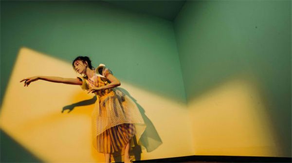 陈妍希“男仔头”造型拍摄大片 超现实诠释艺术生活