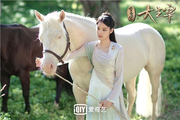 欧阳娜娜饰洛璃.jpg