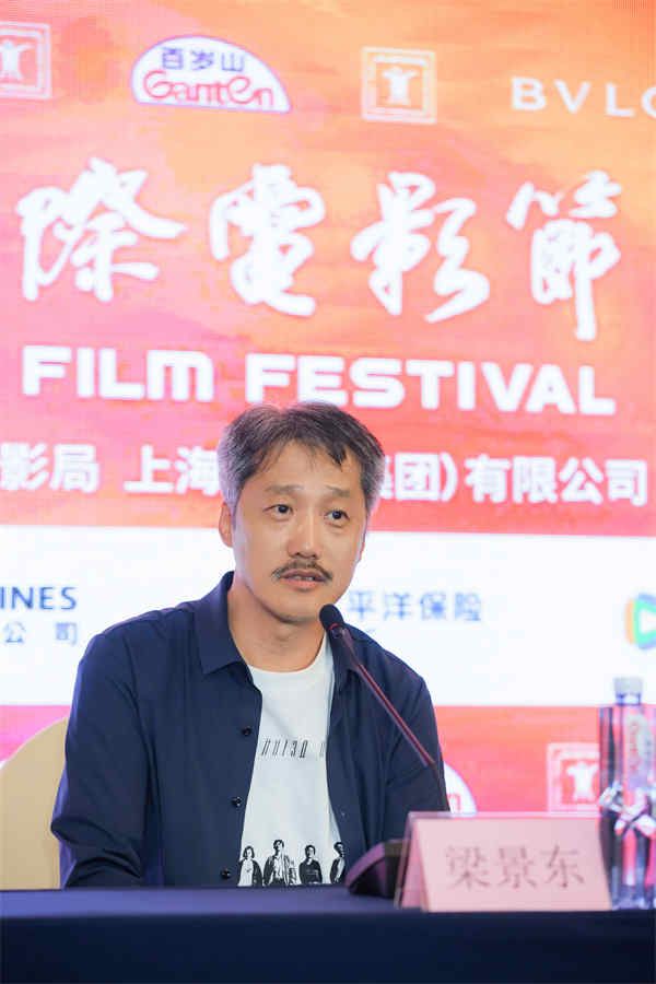 04主演梁景东在电影《星星在等我们》发布会现场.jpg