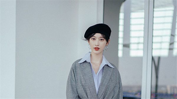          张俪大玩反季穿搭  红唇美腿重回摩登时代