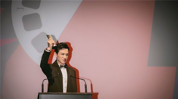 马敬涵凭借《进京城》 获中加国际电影节最佳男演员