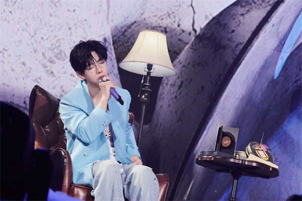 胡夏“那些年·时光放映厅”巡演回到家乡 12月31日南宁站温暖跨年