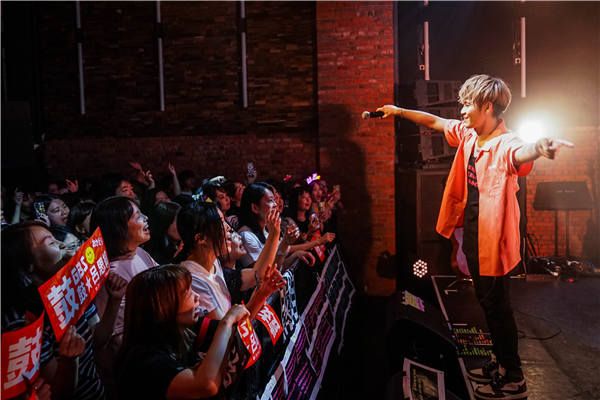 7歌迷热烈应援.jpg