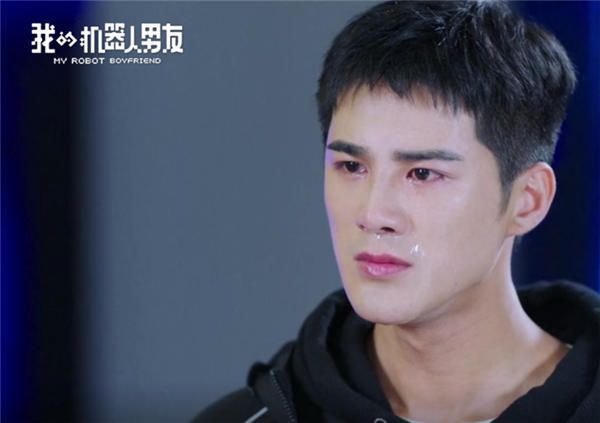 姜潮隐忍落泪.jpg
