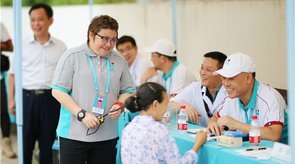 “韩红爱心·百人援川”瞻仰红军烈士陵园 弘扬爱国主义精神