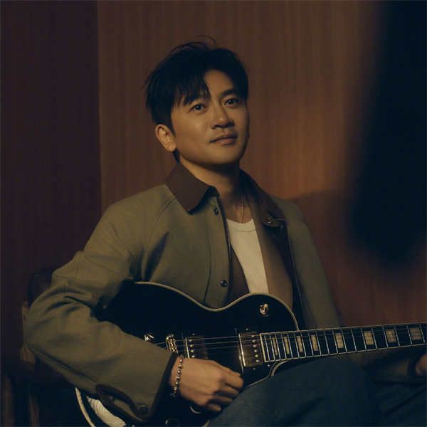 苏有朋全新单曲《与你》上线 深度参与创作回归音乐初心 (1).jpg