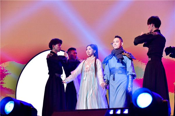 黄舒骏霍尊平安群星闪耀力挺 左伊玄万人演唱会华丽创纪录