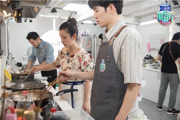 中餐厅的忙碌后厨.jpg