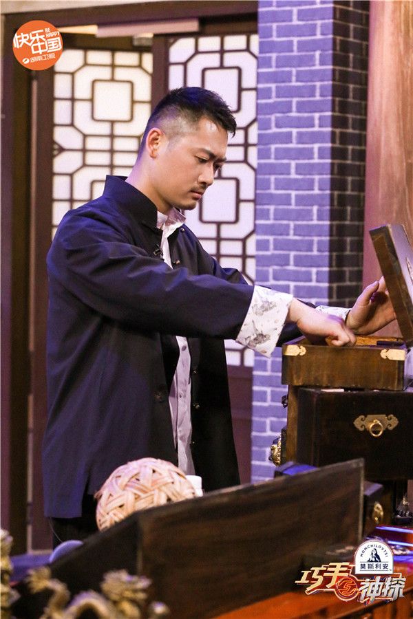 木质机关设计师钟翊.jpg