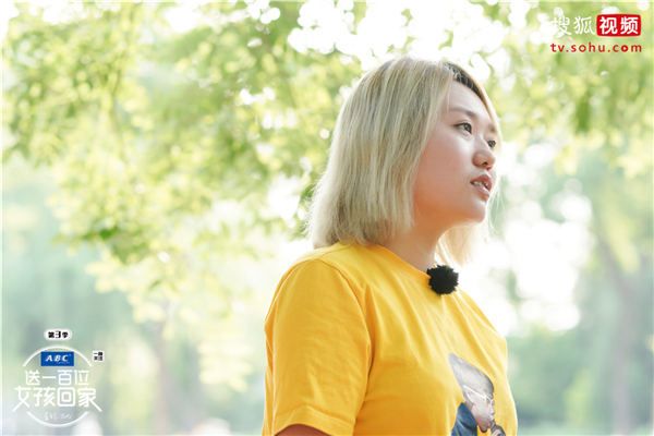 李雪琴参观母校北大.jpg