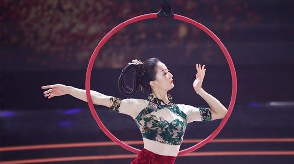 《中国达人秀》绝美空中舞蹈尽展东方韵味，飞车特技表演再获沈腾力挺