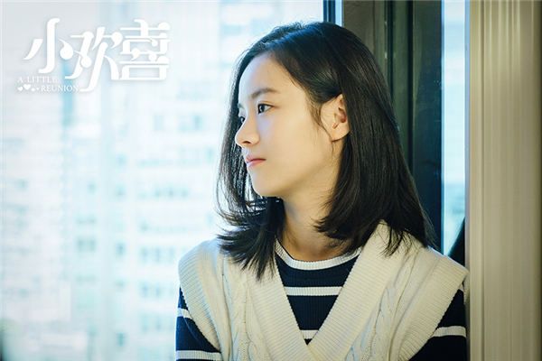 《小欢喜》李庚希眺望窗外.jpg