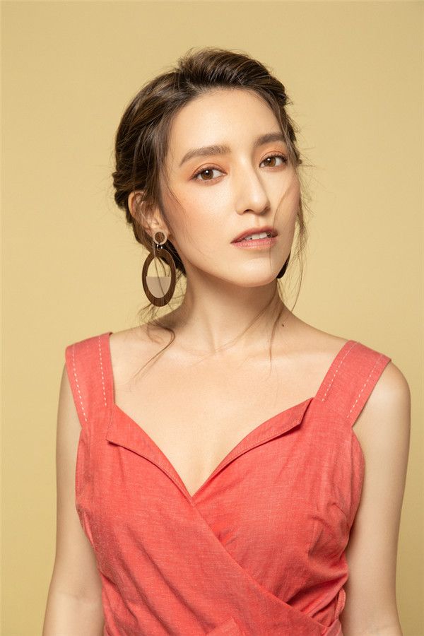 Lara梁心颐.jpg