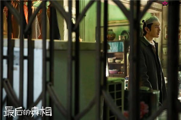 黄晓明头裹纱布造型.jpg