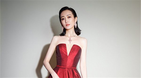 王鸥国剧盛典献唱开场曲  “年度演技突破女演员”实至名归