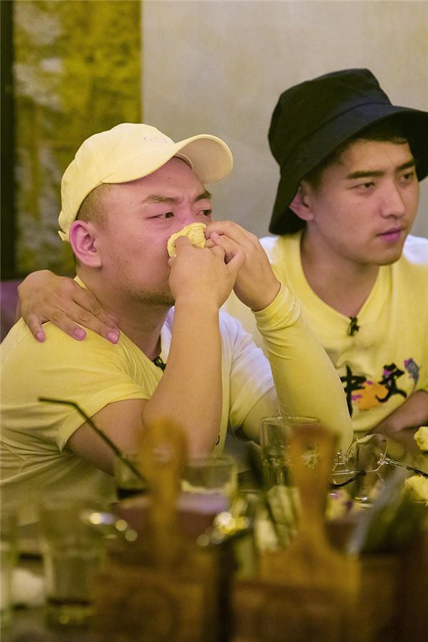 杨璐提及职场往事落泪.jpg