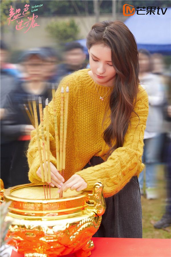 张予曦《韫色过浓》开机3.jpg