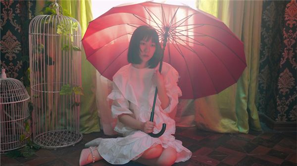 谢春花新专主打单曲《失重感》即将上线  MV拍摄花絮图首曝光     