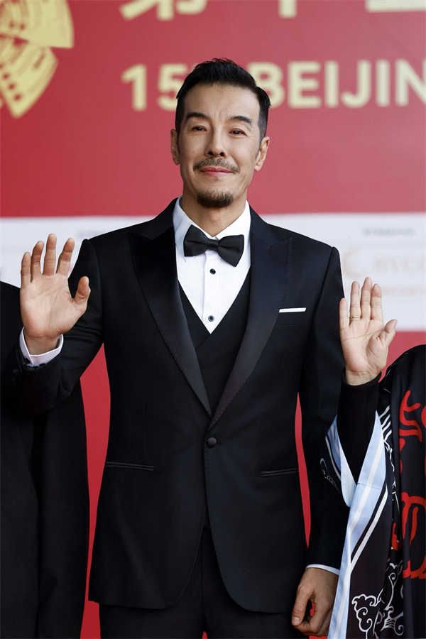 海一天亮相北京国际电影节闭幕式 获“天坛奖”最佳男配角奖 (3).jpg