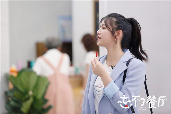 陈妍希接受辣椒欢迎仪式.jpg
