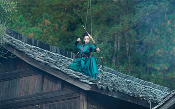 程潇领衔主演《大梦归离》首播好评如潮 猎妖射手裴思婧一弓一箭闯天涯