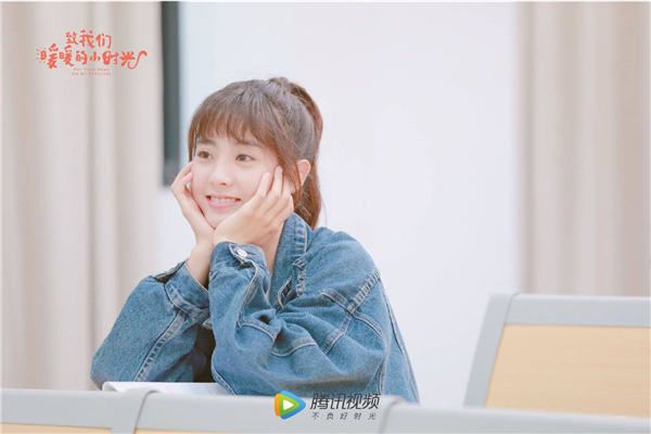 邢菲笑容甜美.jpg