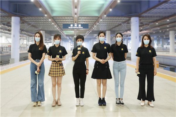 电影频道主持人.jpg